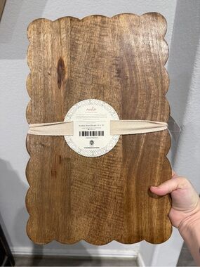 Mela Artisans Scallop Wood Board 16x10, New with Tag, Handmade in India